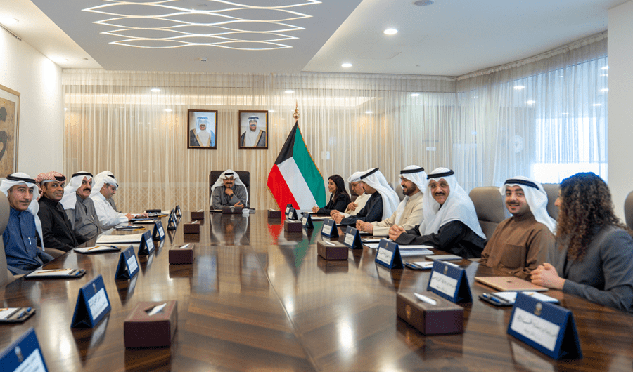 رئيس الوزراء يوجه بمراجعة الخطط الموضوعة وتحديد الأولويات