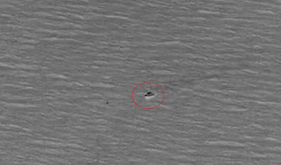 فتى يسبح 4 ساعات في عرض البحر بحثاً عمّن ينقذ عائلته