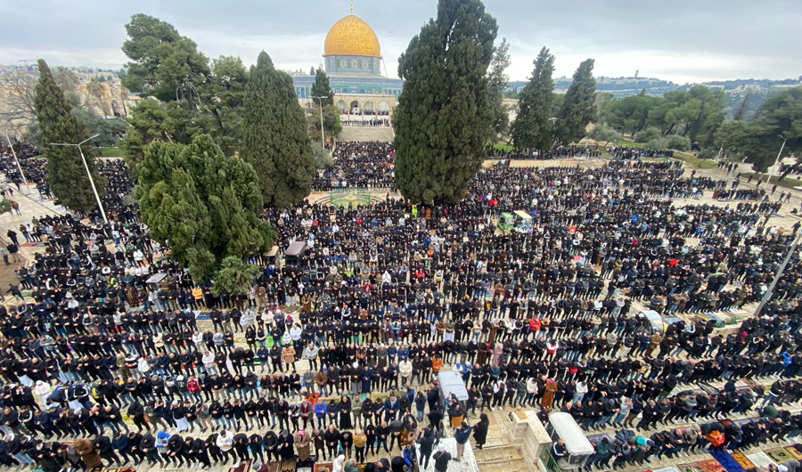 80 ألف فلسطيني أدوا صلاة الجمعة الأولى من رمضان في المسجد الأقصى