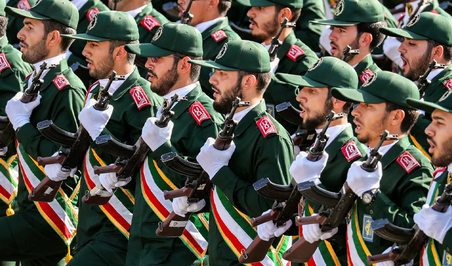 الحرس الثوري يبدأ مناورات عسكرية على الساحل الجنوبي لإيران