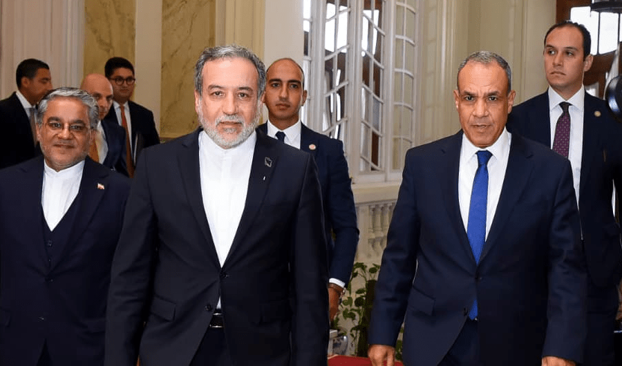 مصر تدعو لتسوية الخلافات المعلقة في المفاوضات بين أميركا وإيران مصر تدعو لتسوية الخلافات المعلقة في المفاوضات بين أميركا وإيران