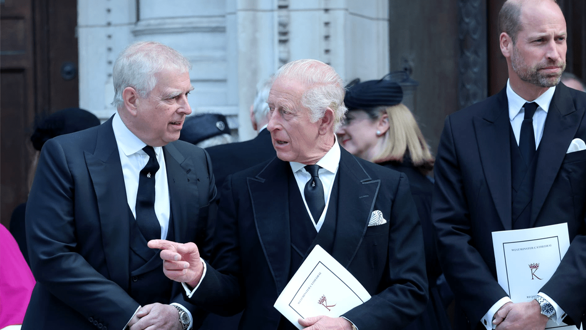 الأمير البريطاني السابق آندرو يترك منزله بعد ظهور «ملفات إبستين» الأمير البريطاني السابق آندرو يترك منزله بعد ظهور «ملفات إبستين»