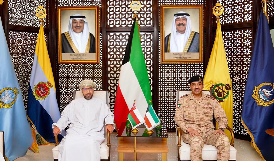 رئيس الأركان يبحث مع السفير العماني لدى البلاد موضوعات مشتركة رئيس الأركان يبحث مع السفير العماني لدى البلاد موضوعات مشتركة