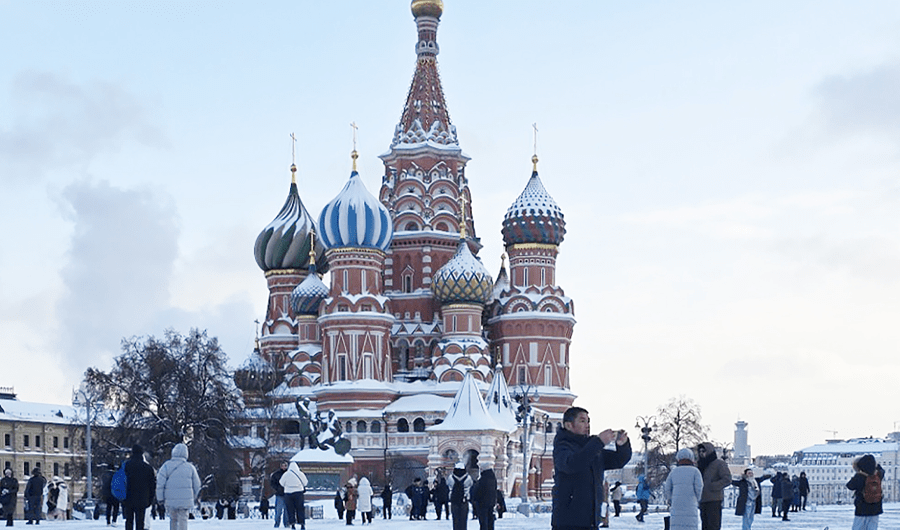 موسكو تكتسي شتاء بحلة بيضاء جاذبة لمحبي السياحة والتصوير