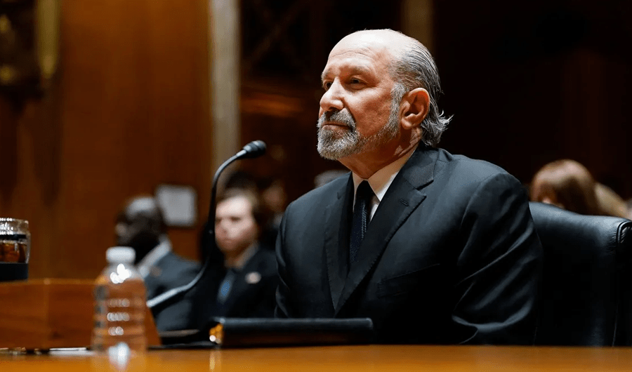 وزير التجارة الأميركي يدافع عن لقاءاته بإبستين: عائلتي رافقتني