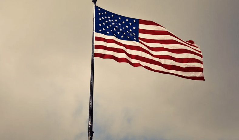 الخارجية الأمريكية تأمر موظفيها غير الأساسيين بمغادرة سفارتها في بيروت