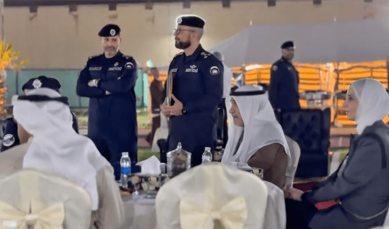 وزير الداخلية يزور نزلاء المؤسسات الإصلاحية ويشاركهم الإفطار في شهر رمضان المبارك وزير الداخلية يزور نزلاء المؤسسات الإصلاحية ويشاركهم الإفطار في شهر رمضان المبارك