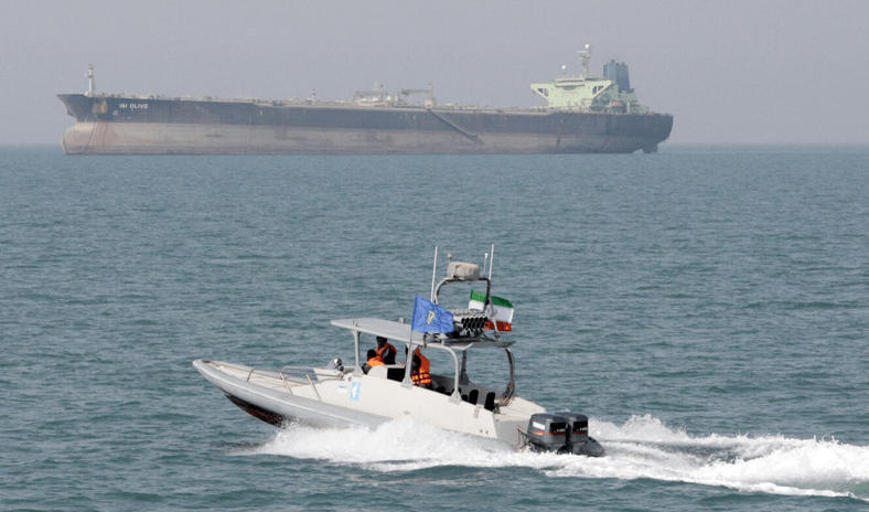 واشنطن تحذر السفن التجارية الأمريكية من الاقتراب من المياه الإقليمية الإيرانية