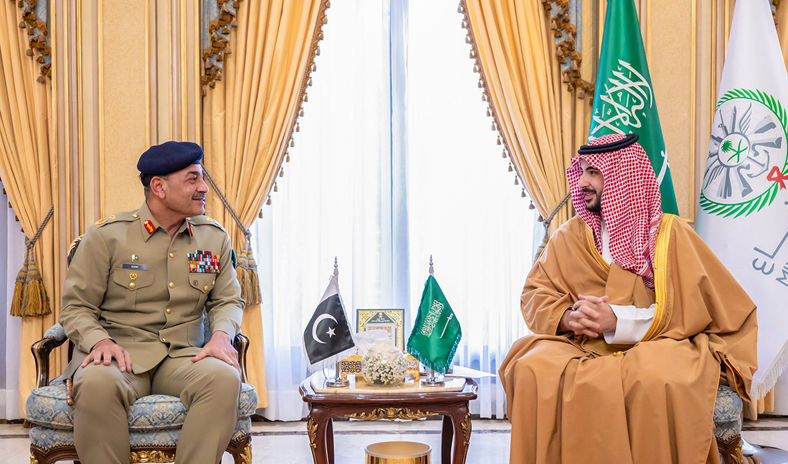وزير الدفاع السعودي وقائد الجيش الباكستاني يؤكدان الشراكة الاستراتيجية الدفاعية بين البلدين