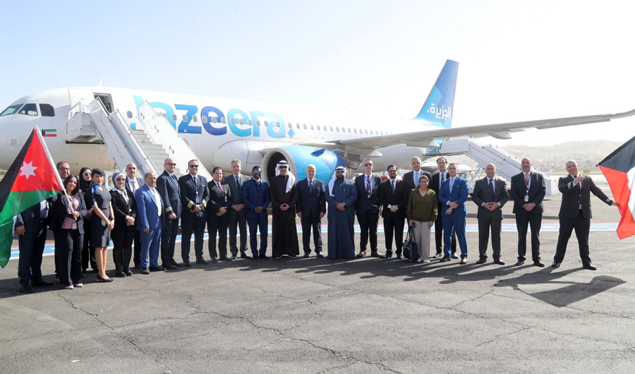 وصول أولى رحلات طيران الجزيرة إلى مطار عمان المدني وصول أولى رحلات طيران الجزيرة إلى مطار عمان المدني