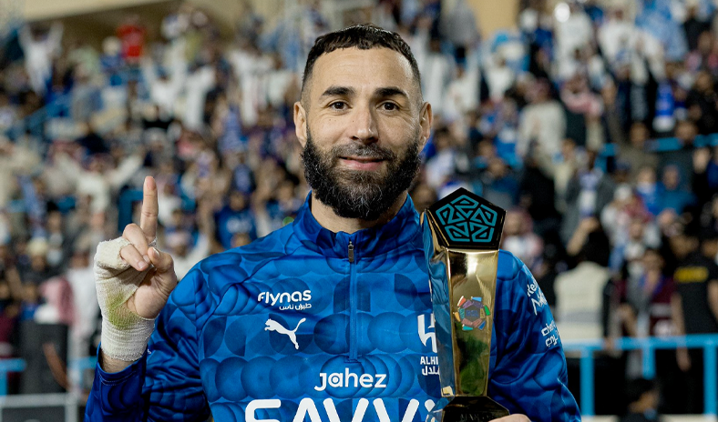 كريم بنزيمة يسجل &laquo;هاتريك&raquo; في ظهوره الأول مع الهلال السعودي