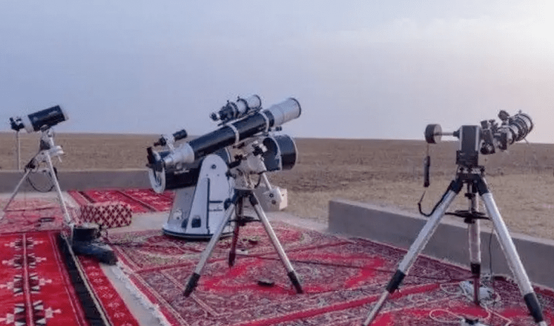 السعودية.. &laquo;كبار العلماء&raquo;: بين غرب الشمس والقمر دقيقتان يحتمل أن تتيسر خلالهما رؤية الهلال