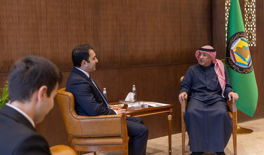 أمين مجلس التعاون يبحث مع أمين المنظمة الدولية للدفاع المدني تعزيز التعاون المشترك