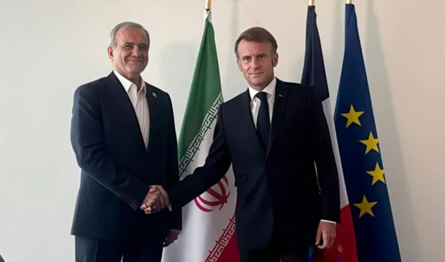 ماكرون يدعو بزشكيان إلى وقف الضربات على دول الجوار وفتح مضيق هرمز ماكرون يدعو بزشكيان إلى وقف الضربات على دول الجوار وفتح مضيق هرمز