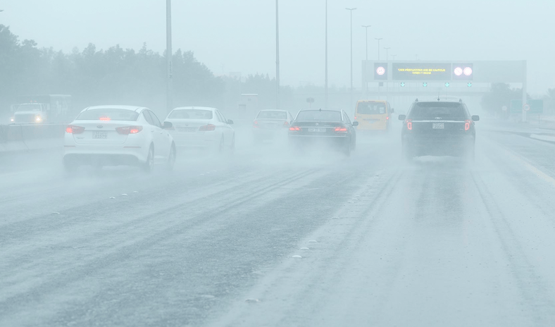 &laquo;الداخلية&raquo;: إغلاق عدد من الطرق بسبب الأمطار التي تشهدها البلد