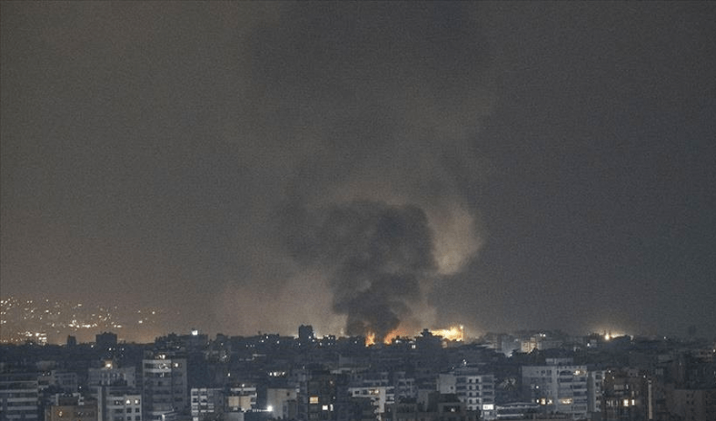 الطيران الإسرائيلي يشن غارات على الضاحية الجنوبية لبيروت الطيران الإسرائيلي يشن غارات على الضاحية الجنوبية لبيروت