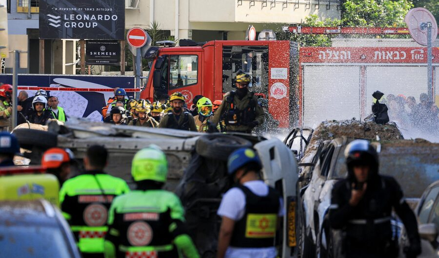إعلام الاحتلال: إصابة 6 أشخاص جراء سقوط شظايا صاروخية في تل أبيب