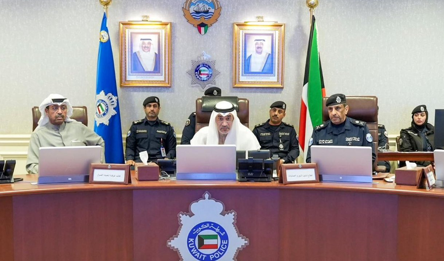 وزيرا الداخلية والدفاع يتابعان آخر المستجدات في غرفة اتخاذ القرار