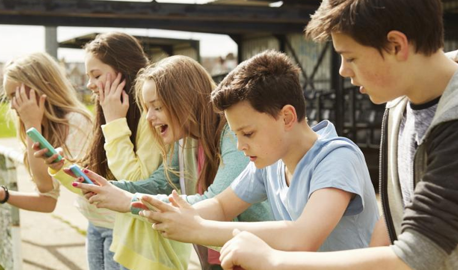 فرنسا.. مجلس الشيوخ يناقش حظر استخدام وسائل التواصل للقصّر