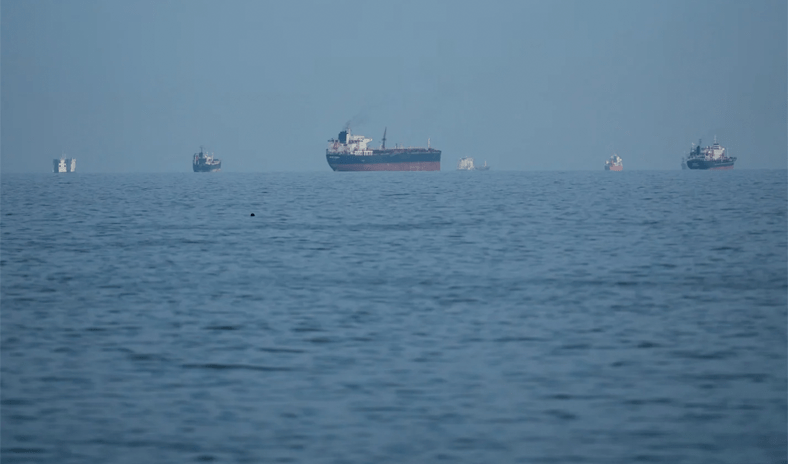 &laquo;بلومبرغ&raquo;: إيران تفرض رسوماً على سفن تجارية مقابل المرور الآمن عبر مضيق هرمز