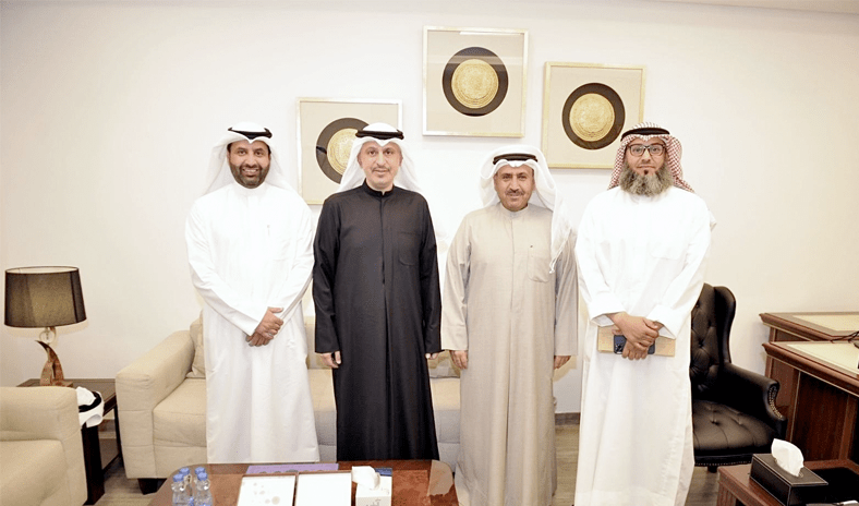 وزير التجارة يبحث مع الاتحاد الكويتي للمزارعين دعم المنتج المحلي واستقرار الأمن الغذائي وزير التجارة يبحث مع الاتحاد الكويتي للمزارعين دعم المنتج المحلي واستقرار الأمن الغذائي