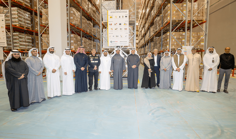 سمو رئيس الوزراء يتفقد مستودع الأدوية والمستلزمات الطبية برفقة وزير الصحة