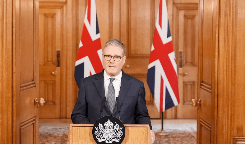 رئيس الوزراء البريطاني: قبلنا طلب أمريكا باستخدام قواعدنا العسكرية لضرب القدرات الصاروخية الإيرانية