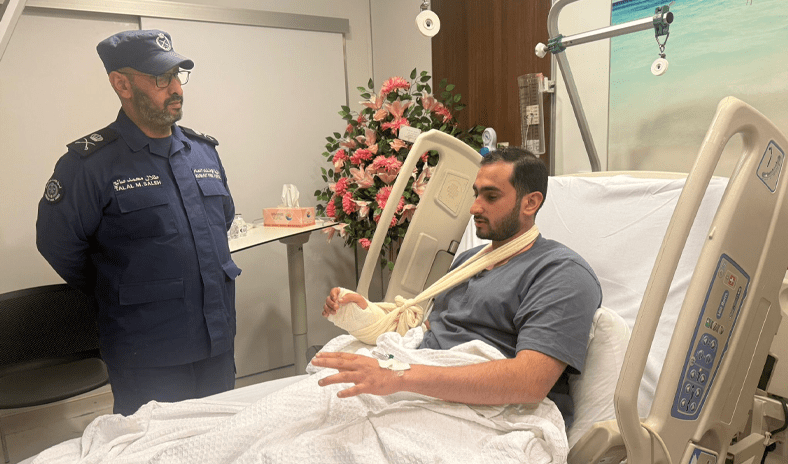 اللواء الرومي يزور أحد منتسبي قوة الإطفاء للاطمئنان على حالته الصحية