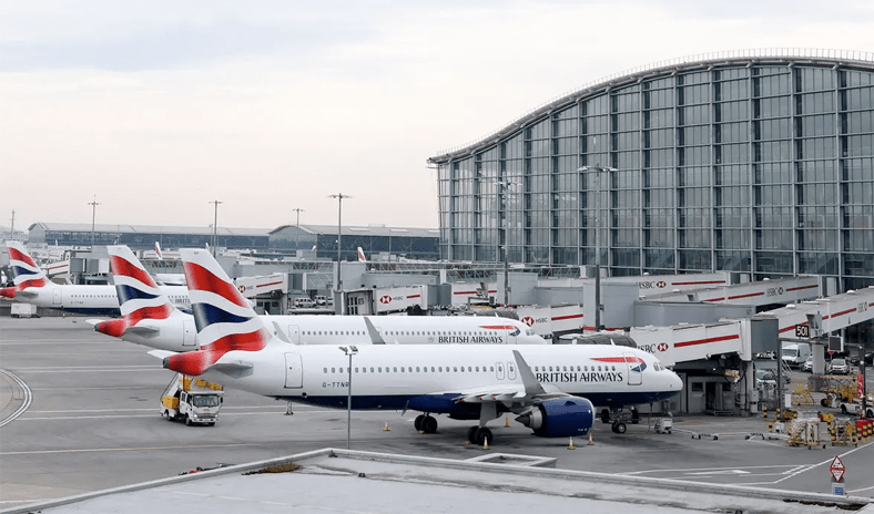 أزمة سفر مرتقبة في بريطانيا مع اقتراب نفاد وقود الطائرات أزمة سفر مرتقبة في بريطانيا مع اقتراب نفاد وقود الطائرات