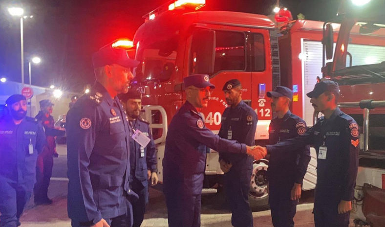 نائب رئيس قوة الإطفاء العام للحماية المدنية بالتكليف يتفقد نقطة تأمين ميناء الدوحة