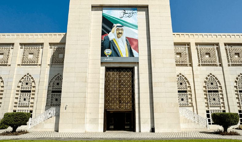 الكويت تدين وتستنكر الاعتداء على مقرات إقامة رئيس إقليم كردستان العراق وزعيم الحزب الديمقراطي الكردستاني