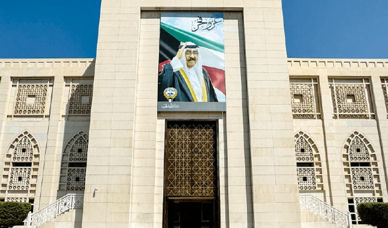 الكويت تدين وتستنكر بشدة الهجمات الإيرانية المستمرة على الإمارات ودول الخليج الكويت تدين وتستنكر بشدة الهجمات الإيرانية المستمرة على الإمارات ودول الخليج