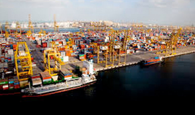 الإمارات: شظايا اعتراض جوي تشعل حريقا بميناء جبل علي الإمارات: شظايا اعتراض جوي تشعل حريقا بميناء جبل علي