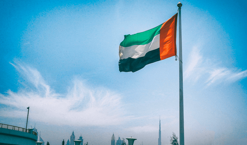 الدفاعات الجوية الإماراتية تتعامل مع 137 صاروخاً و209 طائرات مسيرة منذ بدء الهجوم الإيراني