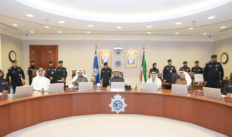 سمو ولي العهد ورئيس الوزراء يقوم بزيارة إلى غرفة اتخاذ القرار في بوزارة الداخلية