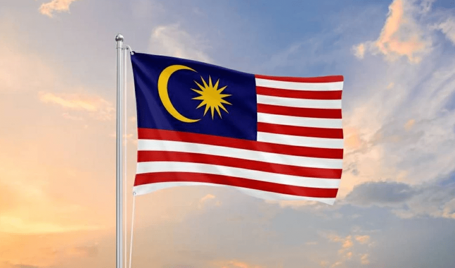 ماليزيا: بعض سفننا تنتظر عبور مضيق هرمز.. ولن تدفع أي رسوم