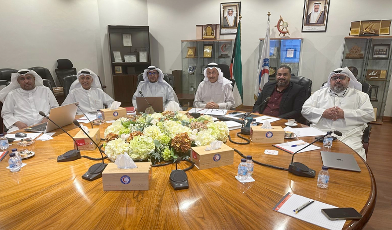الهلال الأحمر الكويتي يعقد اجتماعاً لمتابعة خطط فرق الطوارئ وجاهزيتها