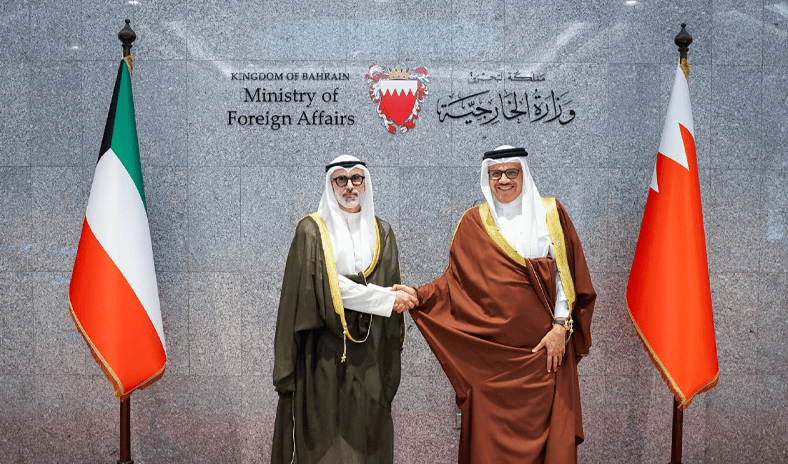 وزير الخارجية يبحث ونظيره البحريني تداعيات العدوان الإيراني الآثم والتطورات بالمنطقة وزير الخارجية يبحث ونظيره البحريني تداعيات العدوان الإيراني الآثم والتطورات بالمنطقة