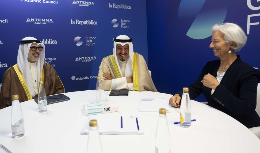 ممثل سمو أمير البلاد سمو رئيس مجلس الوزراء يلتقي رئيس البنك المركزي الأوروبي