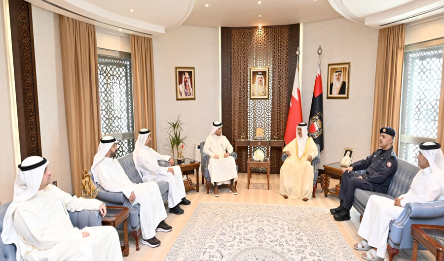 وزير الداخلية البحريني يبحث مع وفد أمني كويتي تعزيز التعاون المشترك بالمنامة