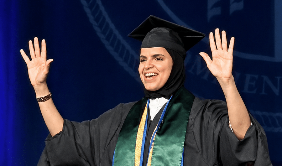 جامعة أميركية تختار &laquo;سعودية صماء&raquo; متحدثةً باسم طلاب الدراسات العليا