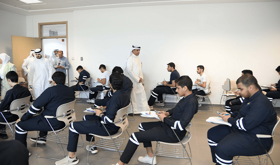 مدير &laquo;التطبيقي&raquo; يتفقّد عدداً من لجان الاختبارات بكليات ومعاهد الهيئة