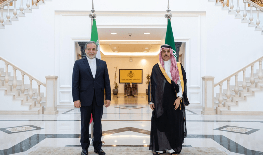 وزير الخارجية السعودي ونظيره الإيراني يبحثان هاتفياً آخر التطورات الإقليمية
