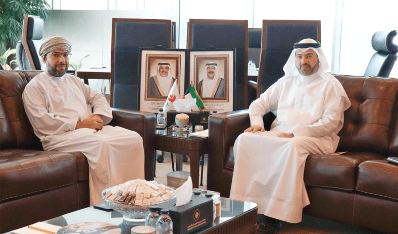 رئيس الطيران المدني يبحث مع السفير العماني لدى البلاد تعزيز التعاون المشترك
