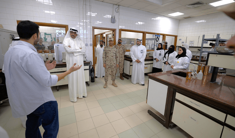 وزير الدفاع يقوم بزيارة قطاع الشؤون الفنية &laquo;إدارة الخدمات المساندة&raquo;