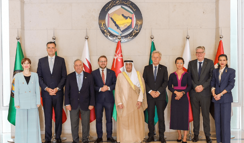 أمين مجلس التعاون يبحث مع وفد البرلمان الأوروبي الشراكة وتعزيز التعاون الثنائي