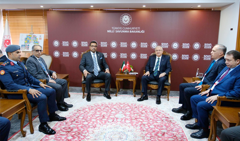 وزير الدفاع يبحث مع وزير الدفاع الوطني التركي أوجه التعاون المشترك