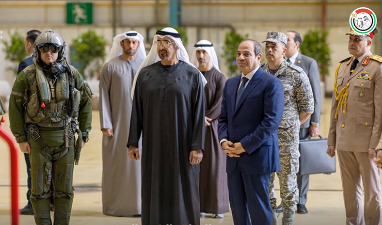 الرئيس الإماراتي والرئيس المصري يطّلعان على جاهزية المقاتلات المصرية المتمركزة في الإمارات
