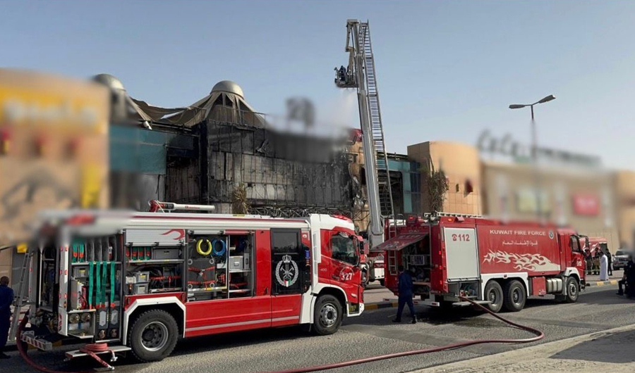 &laquo;الإطفاء&raquo; تسيطر على حريق سوق مركزي في منطقة غرب أبو فطيرة الحرفية