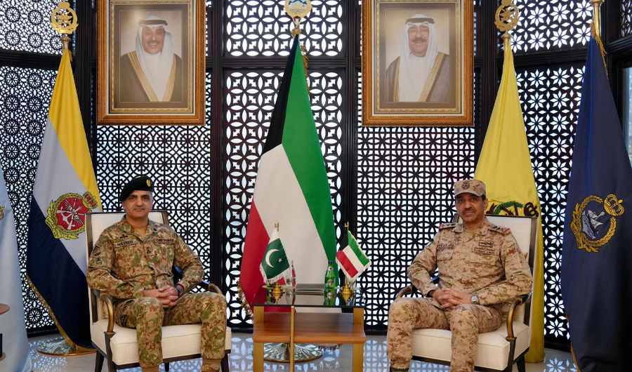 رئيس الأركان يبحث مع مدير عمليات الجيش الباكستاني تطوير التعاون العسكري